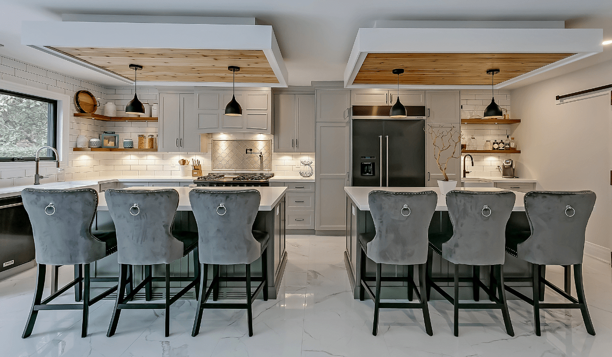 Kitchen with two kitchen islands, perfect for hosting and entertaining
